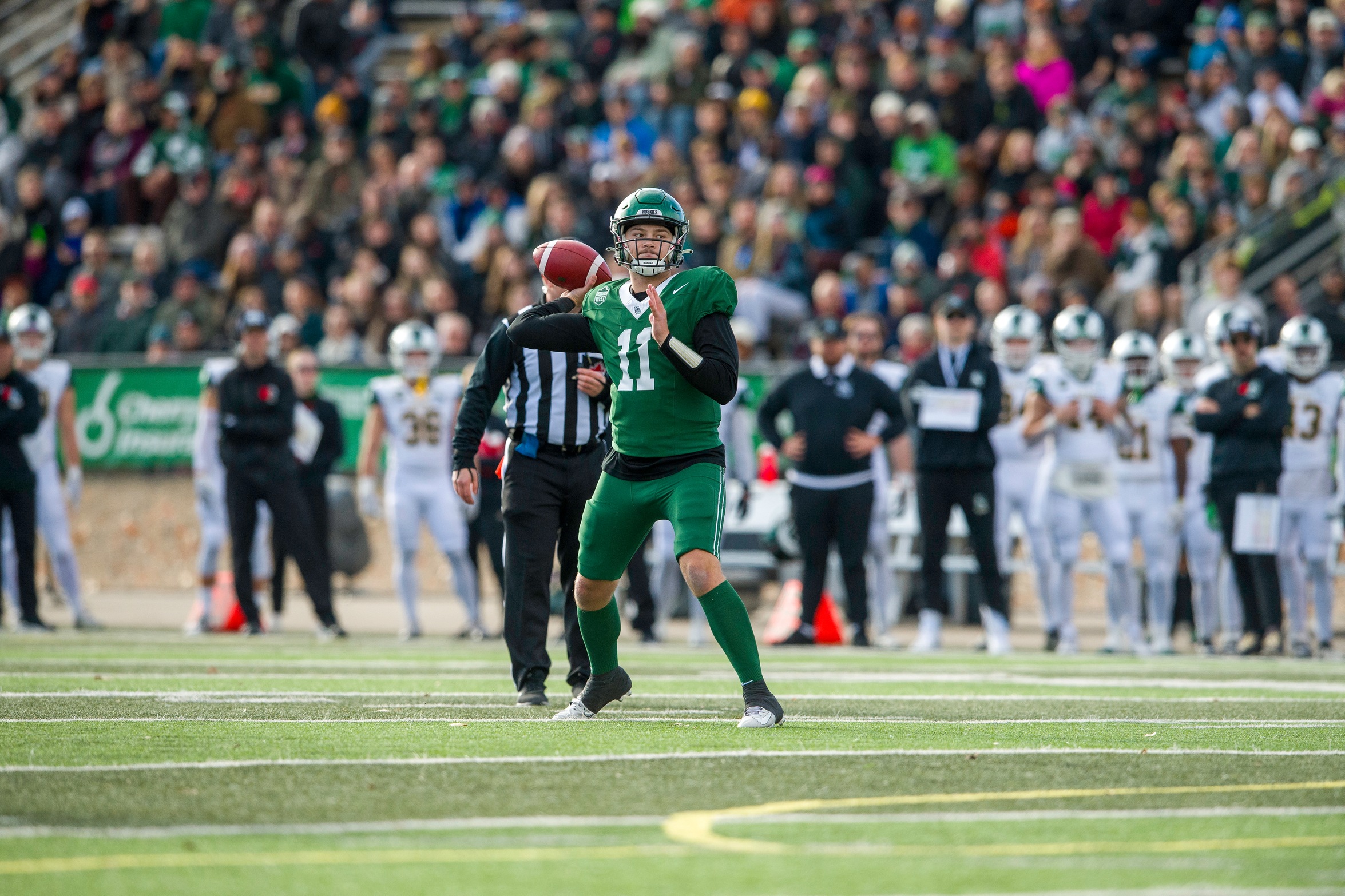 Les Huskies de l&rsquo;Universit&eacute; de la Saskatchewan en soutien d&rsquo;Anton Amundrud alors qu&rsquo;il entreprend des traitements m&eacute;dicaux