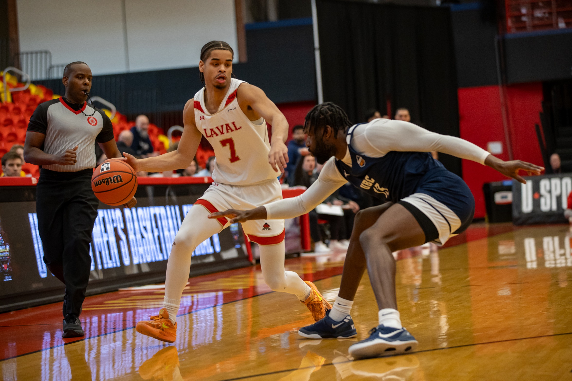 Tshibola m&egrave;ne Laval &agrave; la victoire 83-75 contre l&rsquo;UBC dans le premier match de consolation du 8 Ultime masculin de U SPORTS