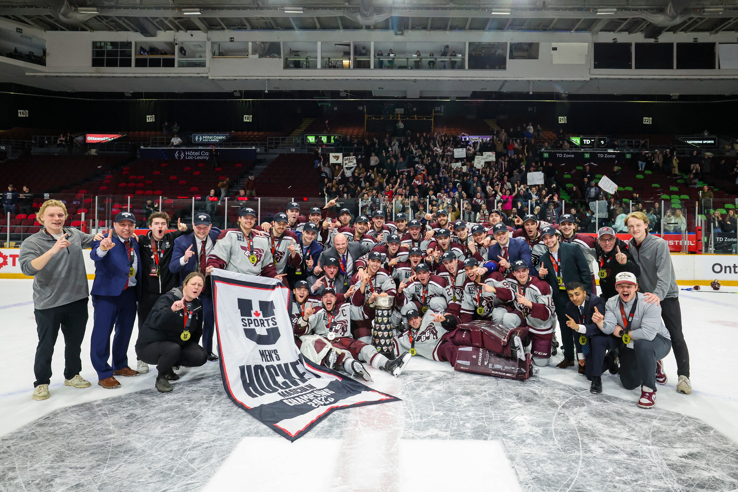 Les Gee-Gees remportent la Coupe Universitaire