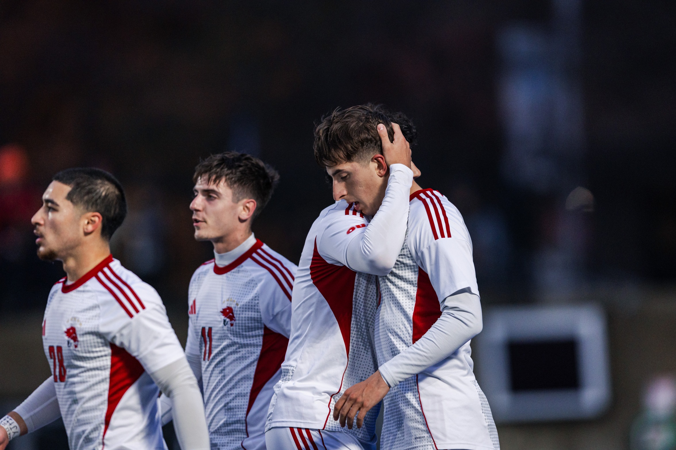 M&ecirc;me &agrave; 10 les Lions &agrave; 10 acc&egrave;dent &agrave; la finale de U SPORTS gr&acirc;ce au penalty de Zeppieri