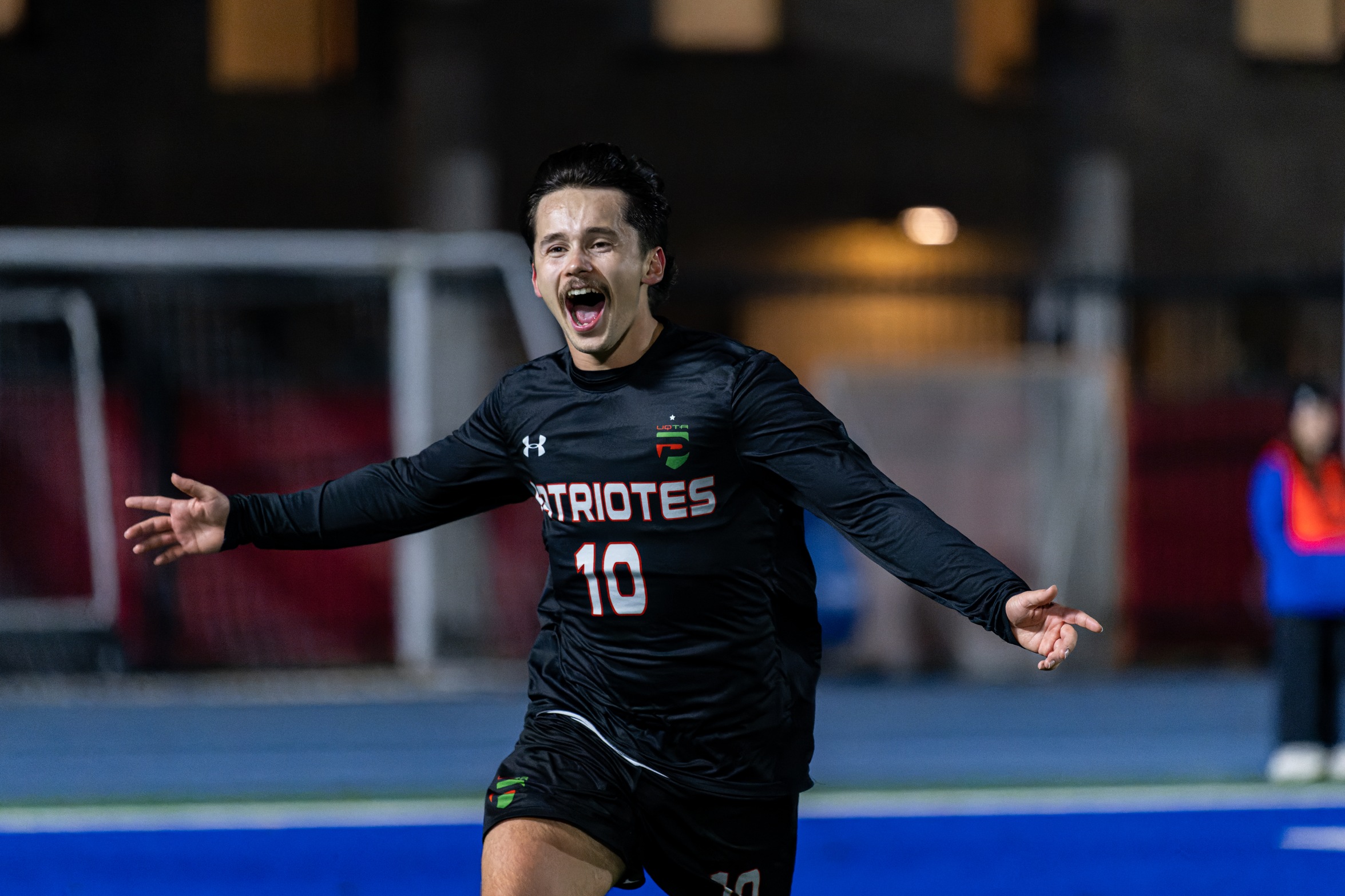 R&eacute;duits &agrave; 10 joueurs, les Patriotes de l&rsquo;UQTR ont quand m&ecirc;me raison des favoris et h&ocirc;tes du tournoi en prolongation