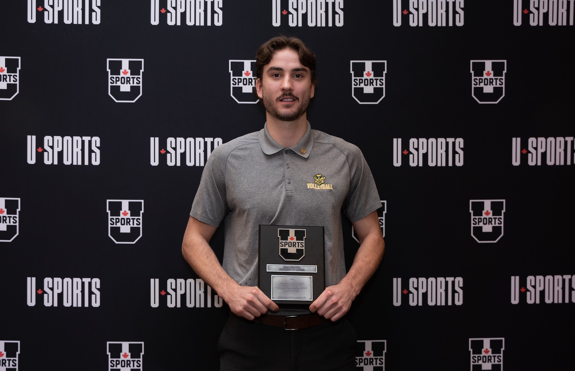 Isaac Heslinga d&eacute;fend son titre de joueur de l&rsquo;ann&eacute;e au volleyball de U SPORTS