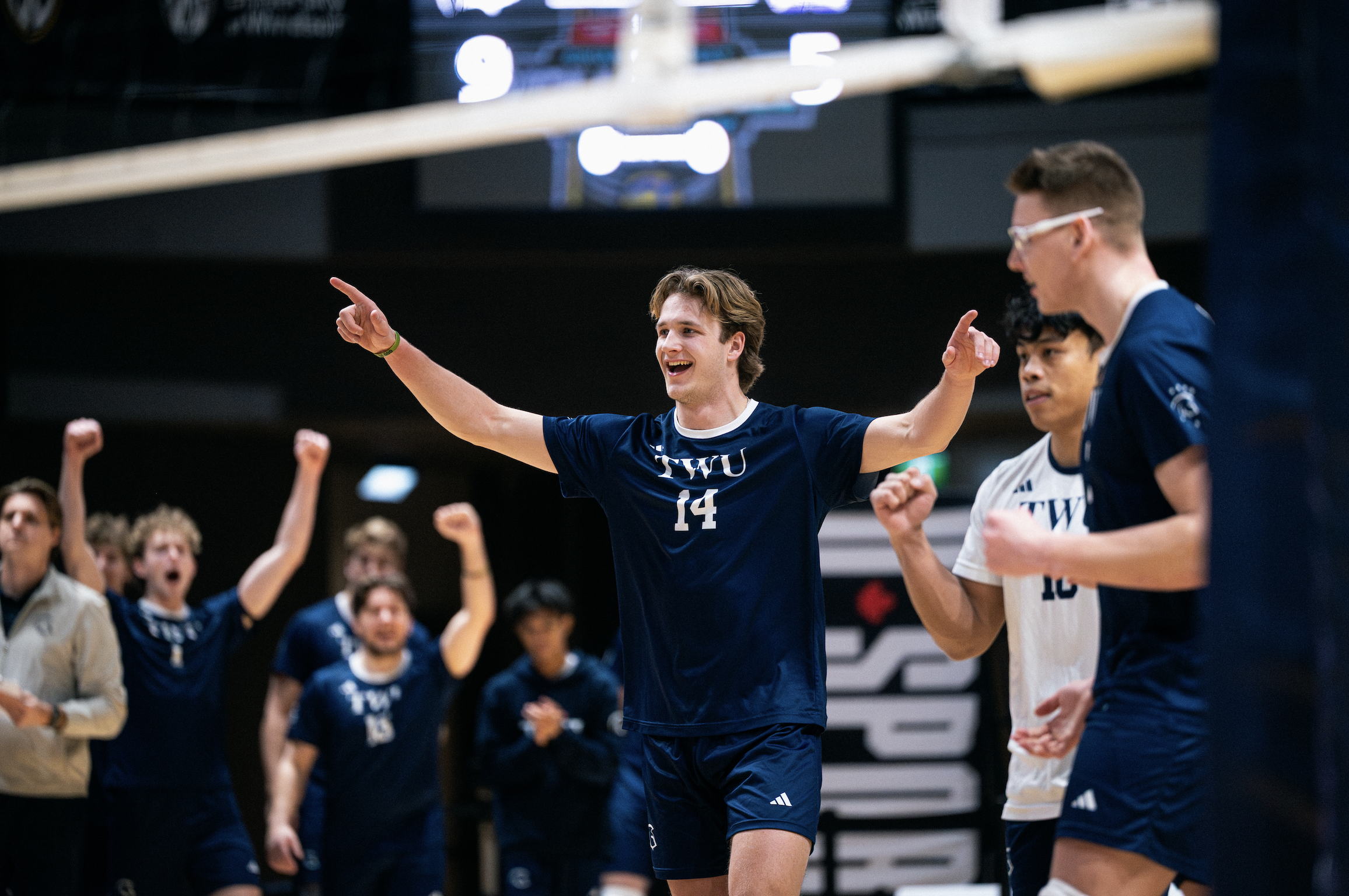 Les Spartans s&rsquo;imposent en trois manches contre les Mustangs et atteignent la demi-finale du Championnat de U SPORTS