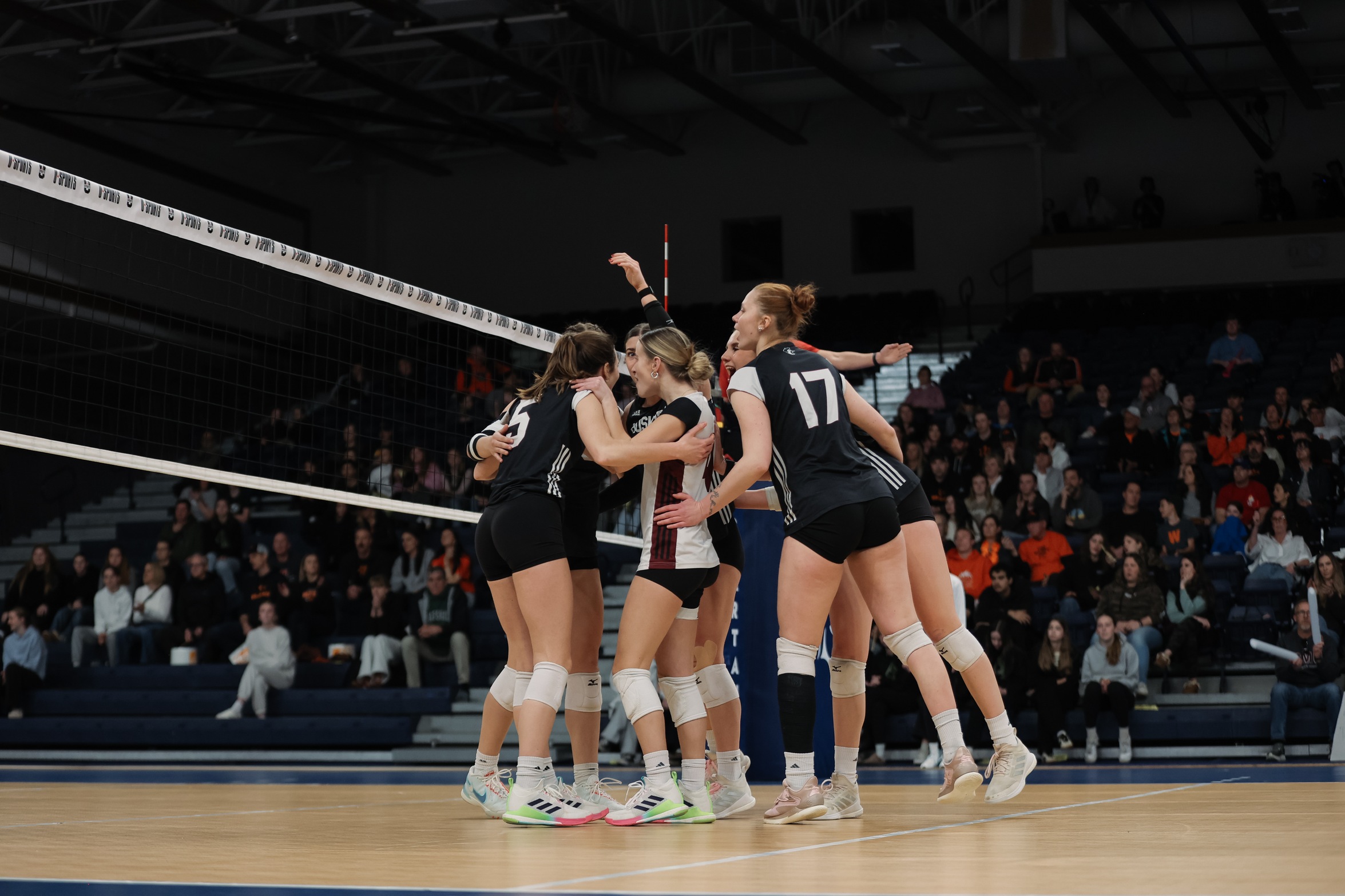 Saint Mary&rsquo;s d&eacute;fait Thompson Rivers en cinq manches et passe au match pour la cinqui&egrave;me place