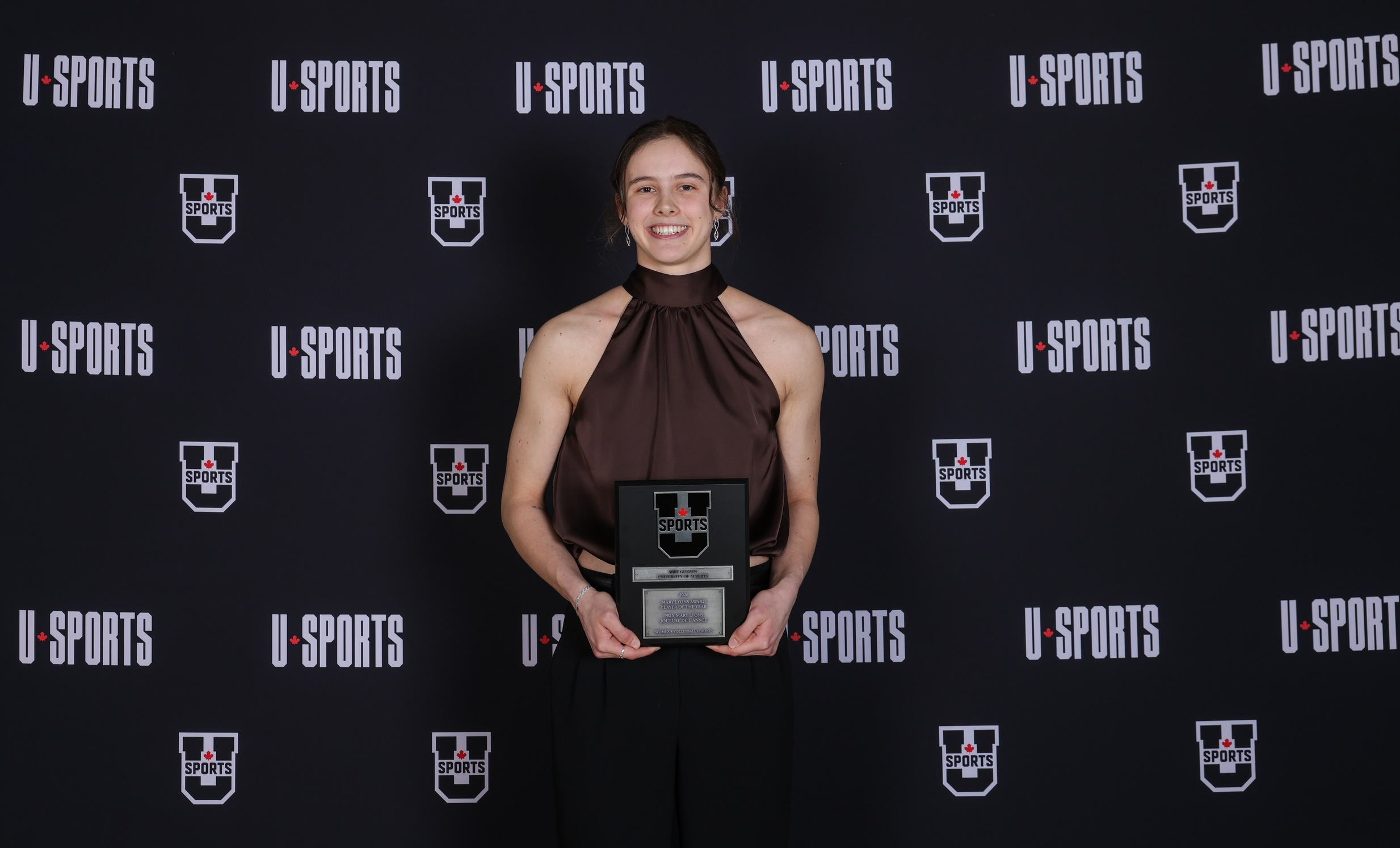 Abby Guezen de l&rsquo;Alberta nomm&eacute; Joueuse de volleyball f&eacute;minin de l&rsquo;ann&eacute;e de U SPORTS